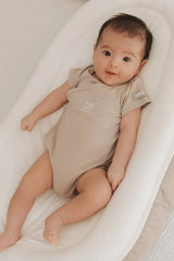 BAMBOOM bodžiukas trumpomis rankovėmis - Sabbia 6 mėn