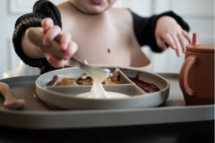 Atelier Keen silikoninė lėkštė  prilimpančiu dugnu su skyriais - Spalva - Nude