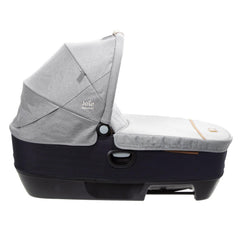 Joie Calmi R129 automobilyje