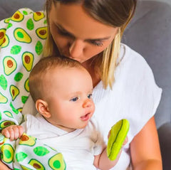 BABYONO bambukinis vystyklas kūdikiui su barškučiu - Avocado- 536/01